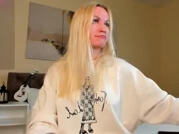 kirasun_ — Ass in oil [51 tokens left] Hi, I'm Kira, I'm experienced and sexy  #mature #milf #new #feet #blonde