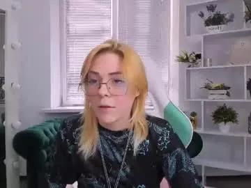wild_berry_soul — GOAL: air kiss [4 tokens remaining] Welcome to my room! #new #blonde #glasses #18 #nonude