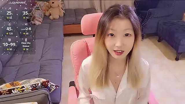 Deserve_E on StripChat 