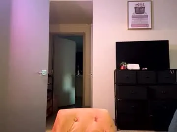 littlelovergirllindz on Chaturbate 