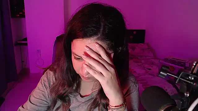 Abbyjoness21 on StripChat 