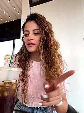 alana15 on StripChat 