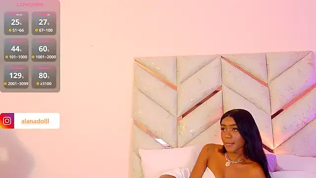 AlanaDoll on StripChat 