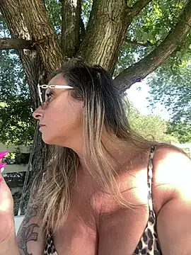 Aleesa_milfxo on StripChat 