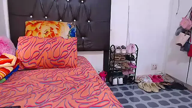 BigbootyNickyx on StripChat 