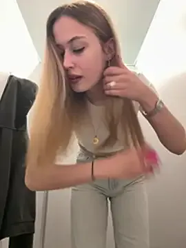 blonde_exe from StripChat is Freechat