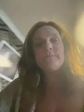 Busty-GilfQuinn model from sc