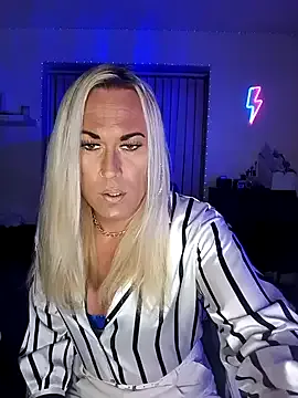 Connie_Pepper on StripChat 