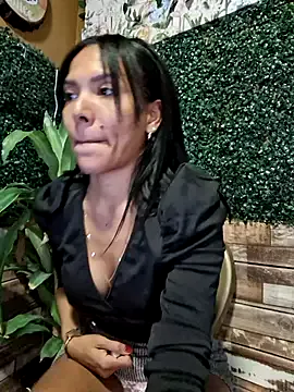 Doll_Loren on StripChat 