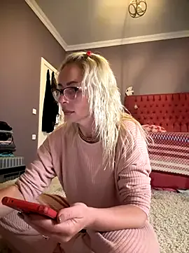 ElenabonyX on StripChat 