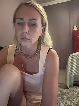 ElenabonyX on StripChat 