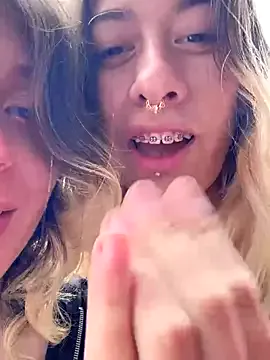 Enyeld_ruru on StripChat 