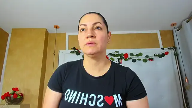 Heidy_milf from StripChat is Freechat