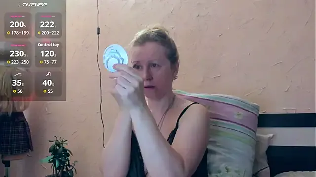 I_AM_MILF from StripChat is Freechat