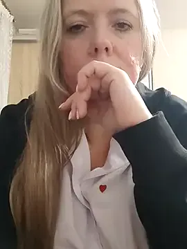 Irina3718 on StripChat 