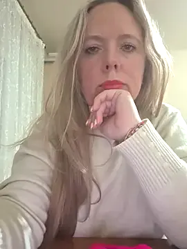 Irina3718 on StripChat 