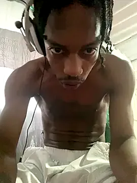 Larry-n-clouds on StripChat 