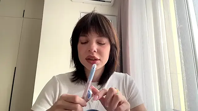 LollySimes on StripChat 