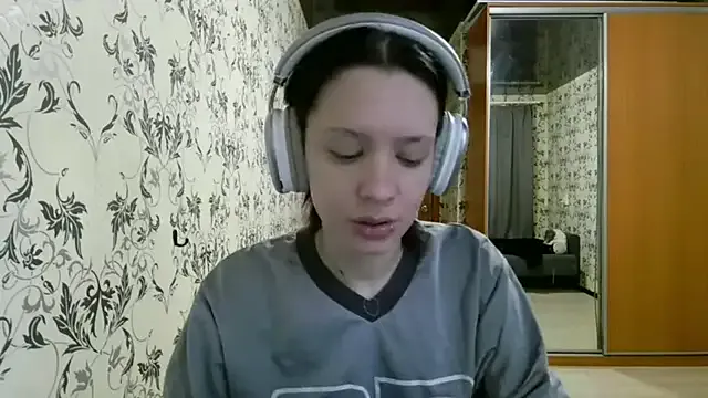 LxayBloom from StripChat is Freechat