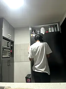 lynn9000 on StripChat 