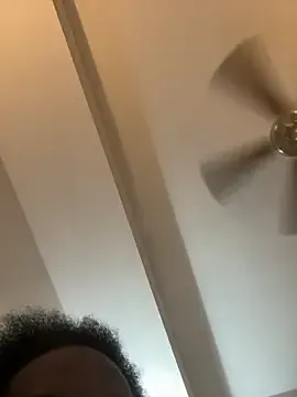 makeherfeelg model from sc