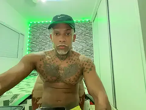 Maxloirinho from StripChat is Freechat