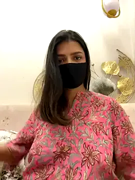 MaYaa__11 on StripChat 