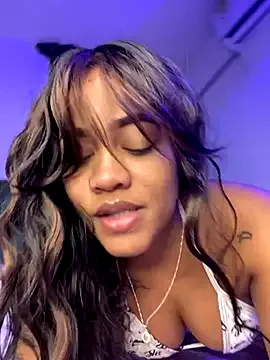 riri_brunnete on StripChat 