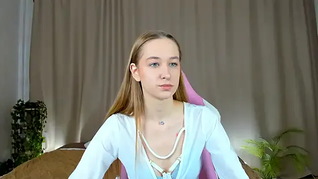 Sweett_Monica on StripChat 