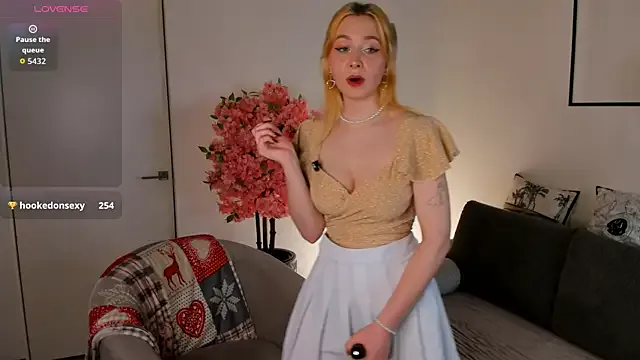 TwinkleFox from StripChat is Freechat