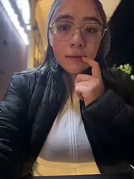 vaneelee from StripChat is Freechat